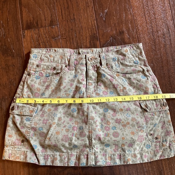 Green floral cargo mini skirt skort with shorts size 16R - Picture 9 of 10